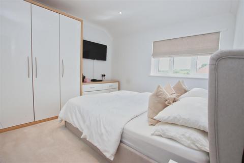 17 Knebworth Path, Borehamwood, WD6 2QW