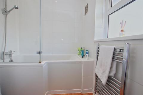 17 Knebworth Path, Borehamwood, WD6 2QW