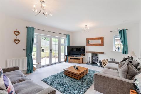 6 Downs Reach, Epsom, KT17 3DJ
