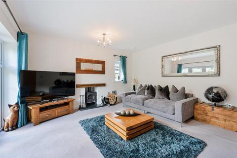 6 Downs Reach, Epsom, KT17 3DJ
