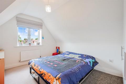6 Downs Reach, Epsom, KT17 3DJ