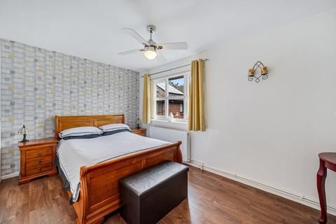 17 Hoskins Close, Manchester, M12 4JX