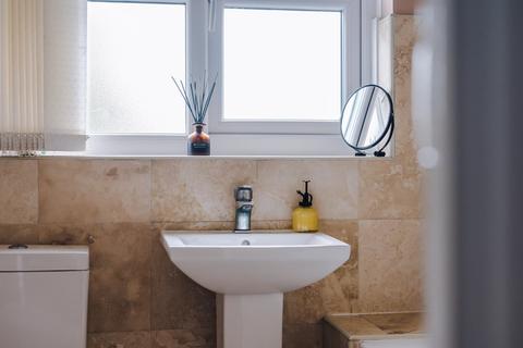 17 Hoskins Close, Manchester, M12 4JX