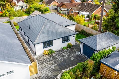 Woodlinken Drive, Verwood BH31