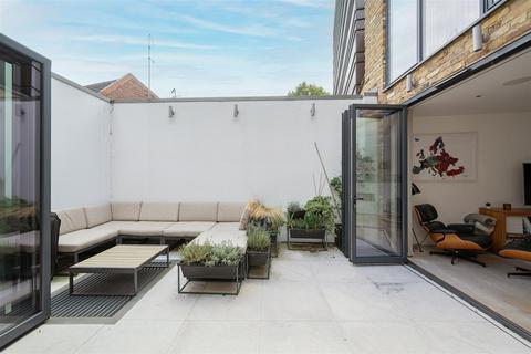 185c Northchurch Road, London, N1 3NT