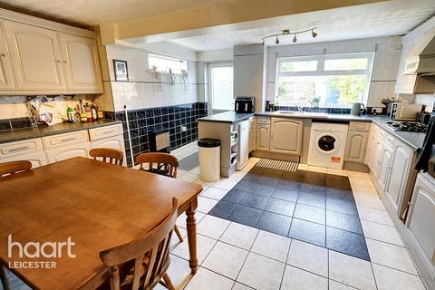 3 bedroom terraced house for sale, Twickenham Road, Leicester