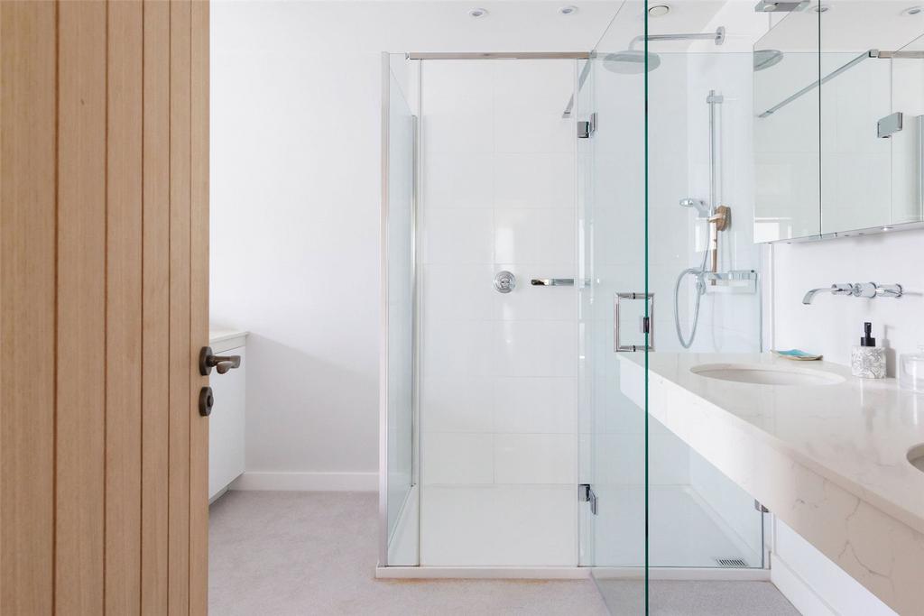 En-Suite Bathroom