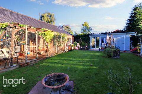 3 bedroom detached bungalow for sale, Dereham Road, Mattishall