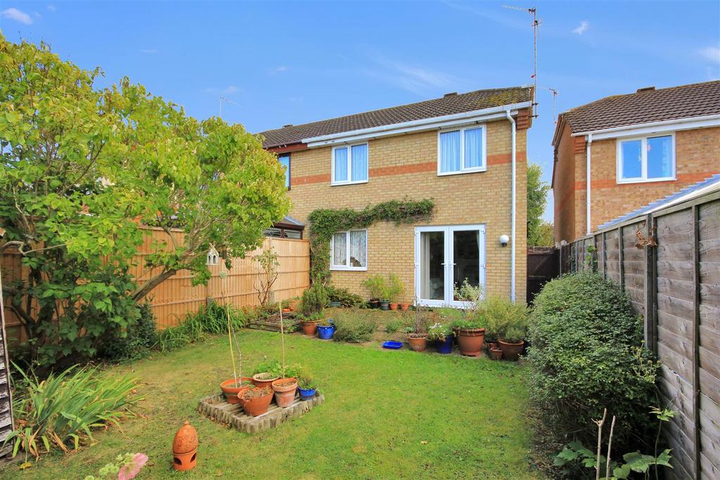Cunningham Close, Higham Ferrers NN10 3 bed semidetached house for