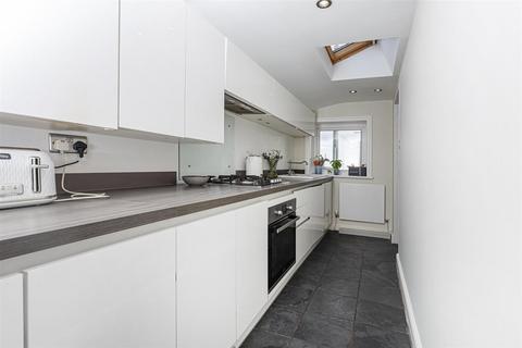 2 bedroom end of terrace house for sale, High Street, Huddersfield HD7