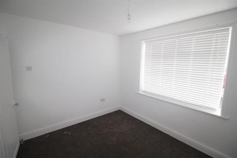 3 bedroom end of terrace house to rent, Hollyhedge Road, Manchester, M22 8HW