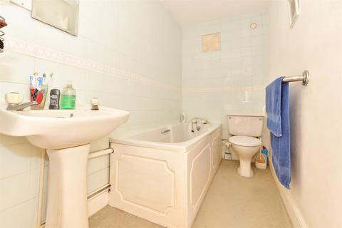 2 bedroom flat for sale, Carpenters Lane, Hadlow, Tonbridge, Kent