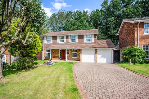 4 bedroom detached house for sale, Spindlewoods, Tadworth