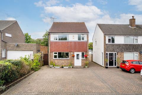 3a Crowborough Drive, Warlingham, CR6 9SJ