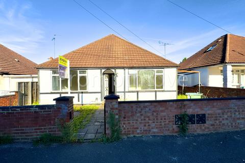 3 bedroom detached bungalow to rent, Locarno Avenue Luton LU4 9EJ