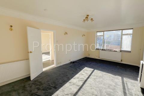 3 bedroom detached bungalow to rent, Locarno Avenue Luton LU4 9EJ