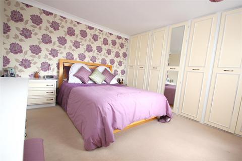 15 Alpine Road, Rushden, NN10 9RJ