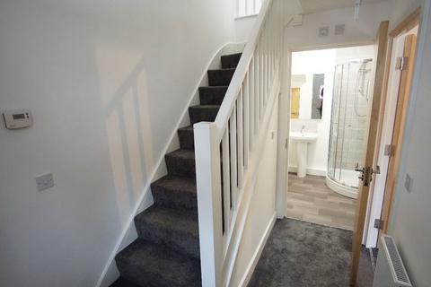 2 bedroom terraced house to rent, Wakefield WF1