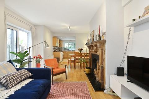 3 bedroom flat for sale, Shenley Road, London, SE5