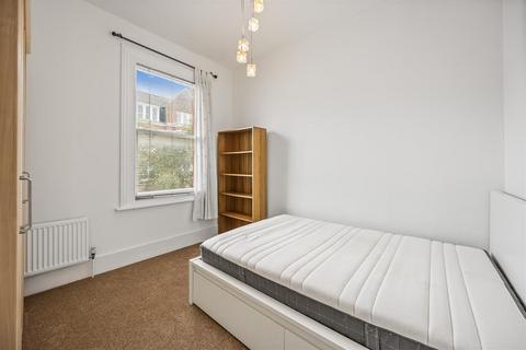 2 bedroom flat to rent, Hilltop Road, West Hampstead NW6