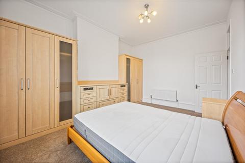 2 bedroom flat to rent, Hilltop Road, West Hampstead NW6