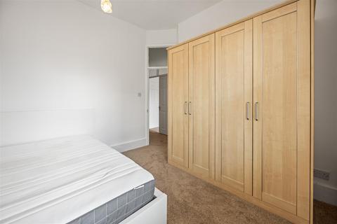 2 bedroom flat to rent, Hilltop Road, West Hampstead NW6