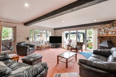 4 bedroom detached house for sale, Hamilton Close, Epsom