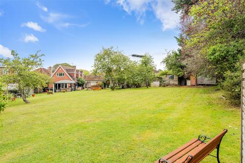 32 Hamilton Close, Epsom, KT19 8RG