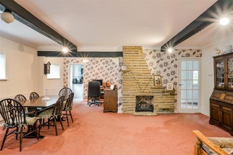 32 Hamilton Close, Epsom, KT19 8RG