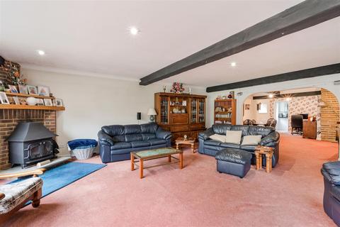 32 Hamilton Close, Epsom, KT19 8RG