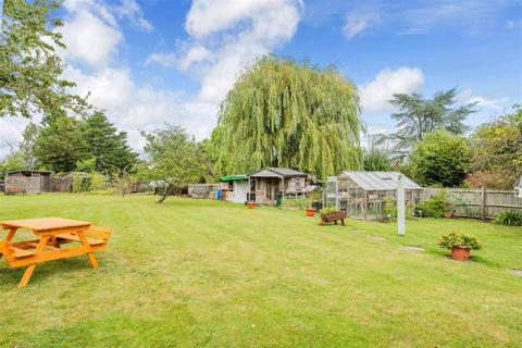 32 Hamilton Close, Epsom, KT19 8RG