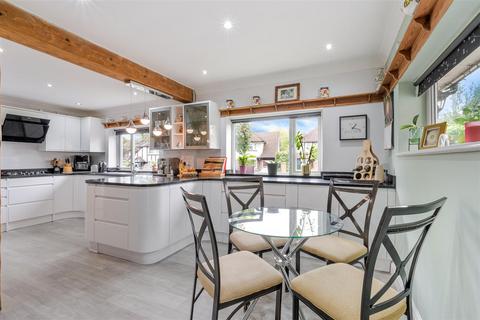 32 Hamilton Close, Epsom, KT19 8RG