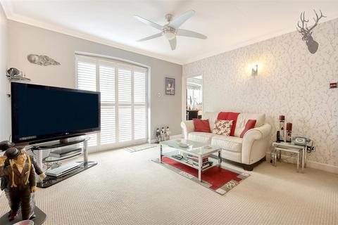 2 bedroom apartment for sale, Epping New Road, Buckhurst Hill IG9