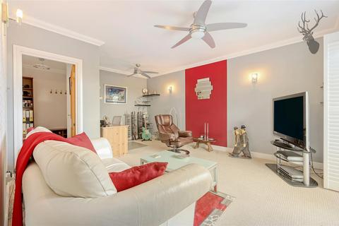 2 bedroom apartment for sale, Epping New Road, Buckhurst Hill IG9