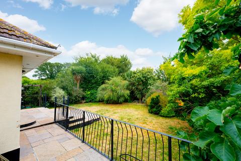 4 bedroom detached bungalow for sale, Rayleigh Road, Leigh-on-sea, SS9