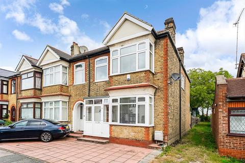 4 bedroom end of terrace house to rent, Hampton Road, London E4