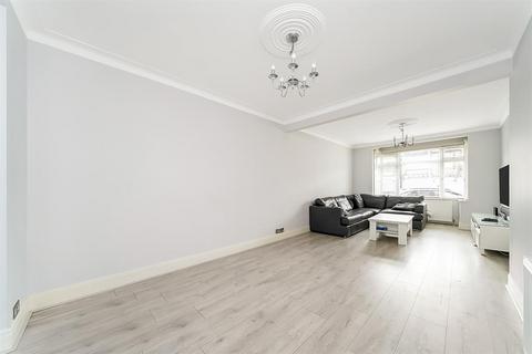 4 bedroom end of terrace house to rent, Hampton Road, London E4