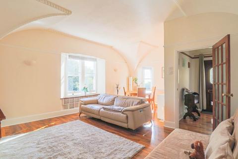 2 bedroom flat for sale, Shrubbery Avenue, Hillside