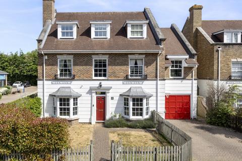 12 Raphael Drive, Thames Ditton, KT7 0BL