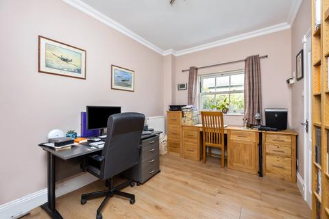 12 Raphael Drive, Thames Ditton, KT7 0BL