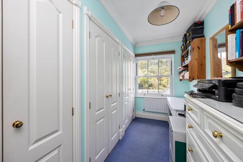 12 Raphael Drive, Thames Ditton, KT7 0BL