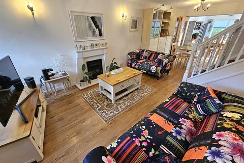 14 Lammas Close, Solihull, B92 8PA
