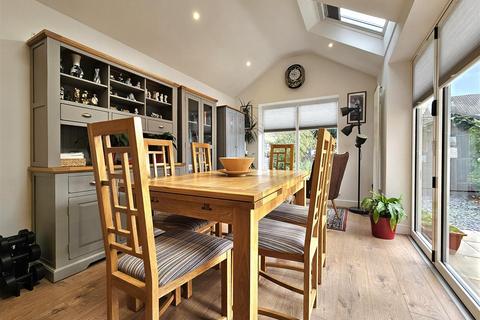 14 Lammas Close, Solihull, B92 8PA