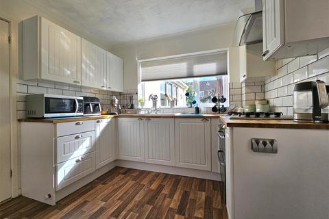 14 Lammas Close, Solihull, B92 8PA