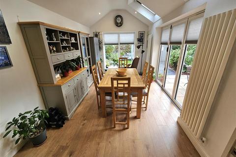 14 Lammas Close, Solihull, B92 8PA