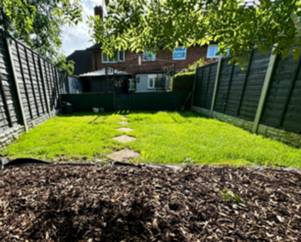 546 Heathway rear garden 2.PNG