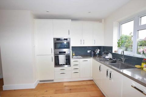 4 bedroom detached house to rent, Meredith Close, Pinner