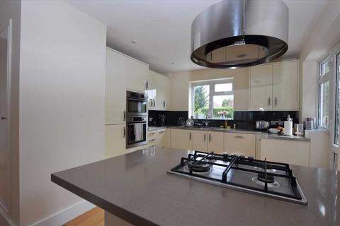 4 bedroom detached house to rent, Meredith Close, Pinner