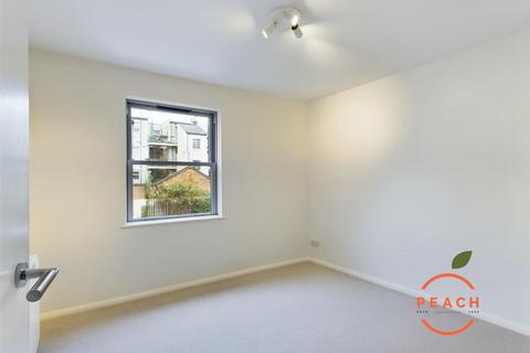 2 bedroom apartment to rent, Chicksand Street, London E1