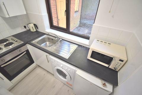 1 bedroom flat to rent, Letcombe Court, Church Street